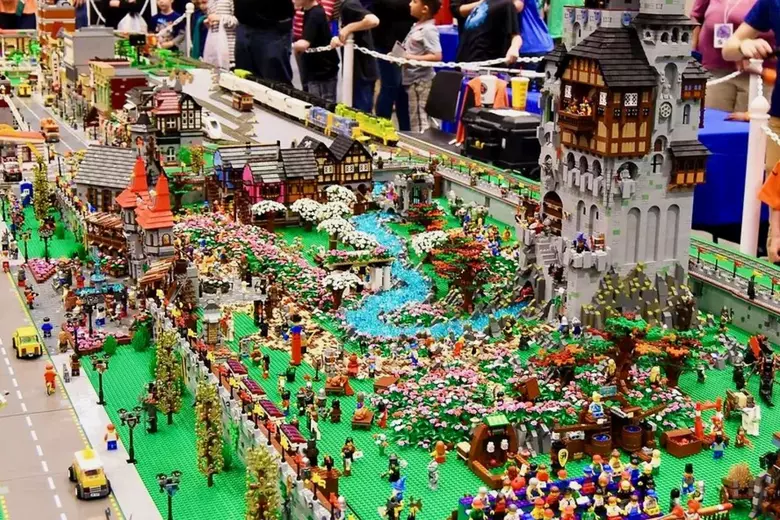 BrickUniverse - Lego Fan Expo