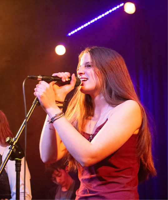 Hannah Cohen - Singer