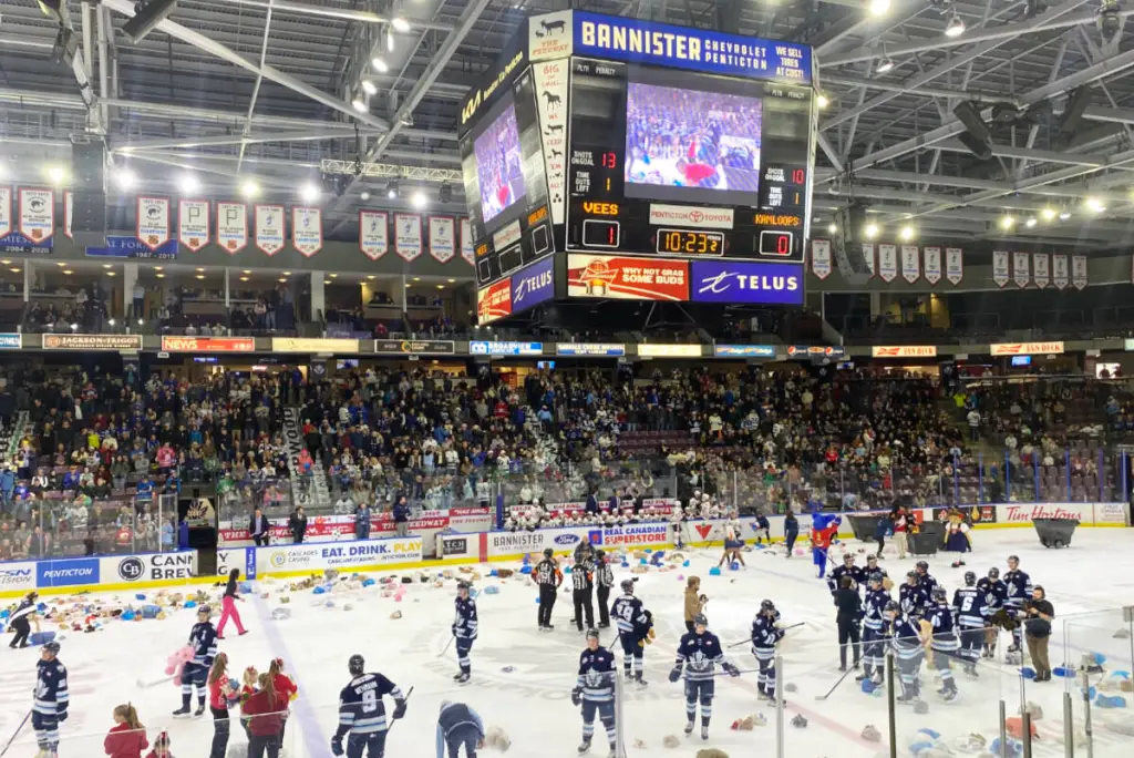 Calgary Hitmen vs. Penticton Vees